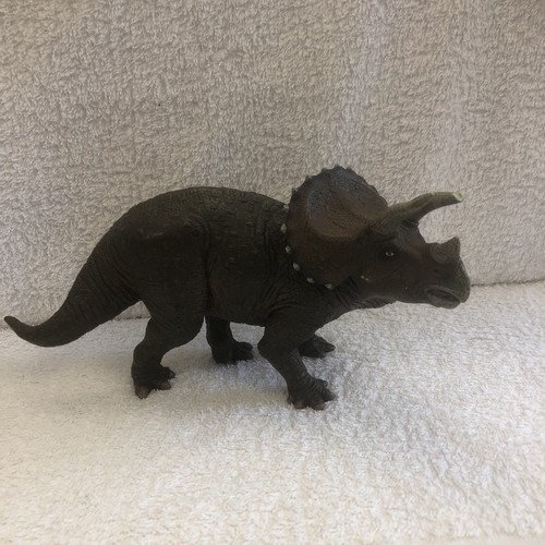 Papo triceratops dinosaur - triceratops,