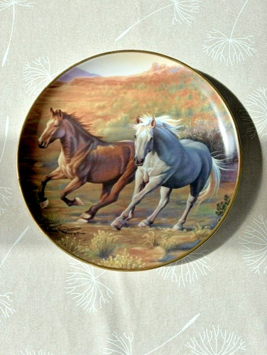 Running free decorative - 'running,