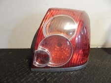 06-08 TOYOTA AVENSIS 5 DOOR HATCHBACK OS RIGHT DRIVERS SIDE REAR LIGHT / LAMP