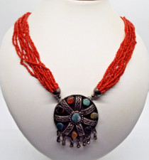 AGATE STONES ON A 5 cm PENDANT