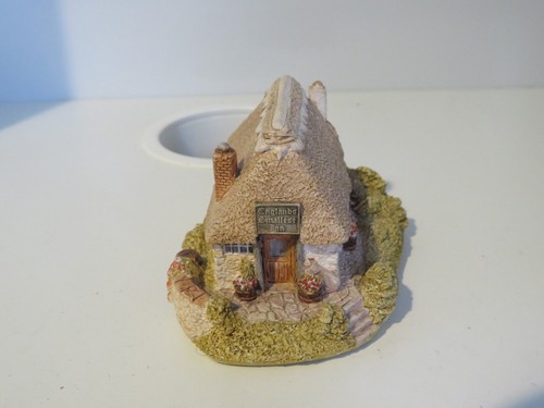 Lilliput lane smallest inn - lane,