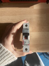 LEGRAND - 20 AMP CURVE B MCB CIRCUIT BREAKER 032 71 03271