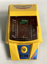 Vintage 1983 VERY RARE GAKKEN - FROGGER - Table LCD Game (Very Good Condition)