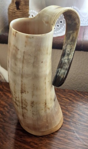 Big horn drinking - horn,