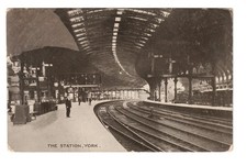 York - The Railway Station interior - c1917 postcard