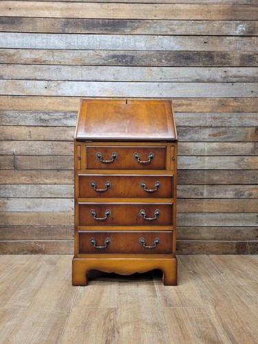 Walnut veneer petite bureau - walnut,