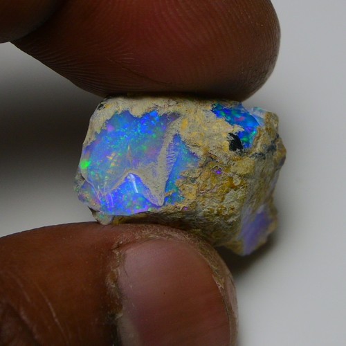 Smooth white opal rough 60 - white,