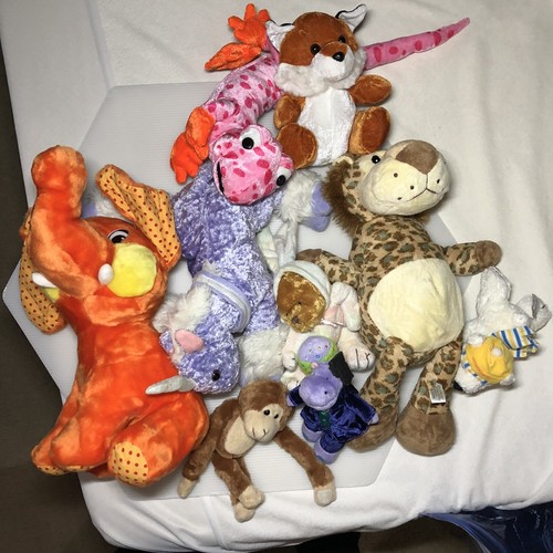 Lot random plushies - of,