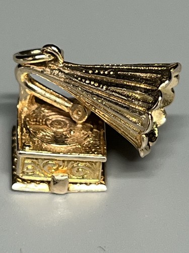 9ct gold gramaphone - 9ct,