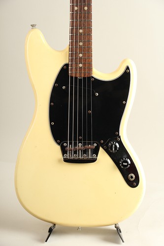 Fender 1977 musicmaster - musicmaster, white