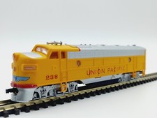 N Gauge 1:160 Scale Union Pacific Diesel Locomotive Train Model