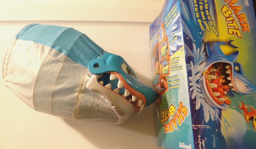 Pressman 2017 shark bite - pressman, game