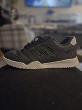 Adidas A.R. Trainer