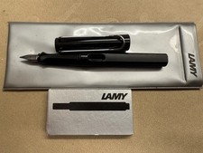 LAMY SAFARI Fountain Pen-Black with a Spare Pack Of Black Lamy Cartridges