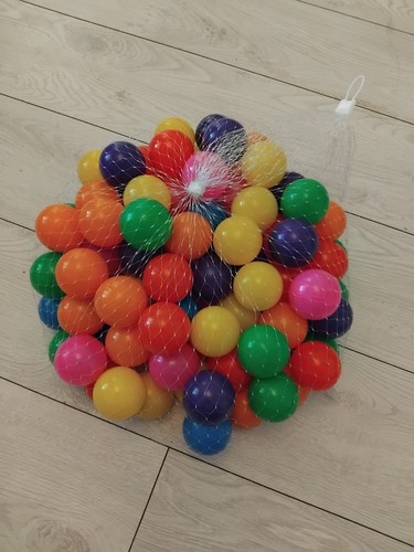 Brand new coloured balls 100 - new,