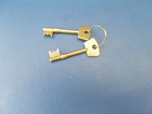 Brass security keys - 2x,