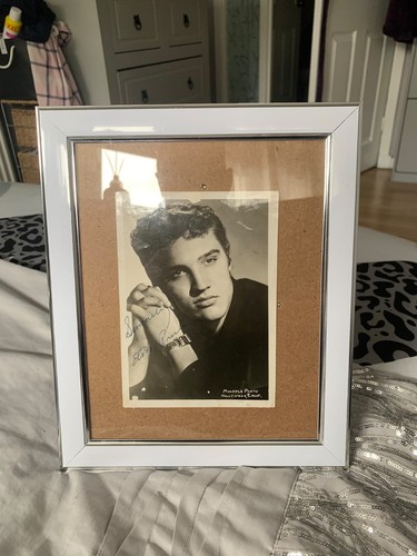 Elvis presley signed photo - presley,