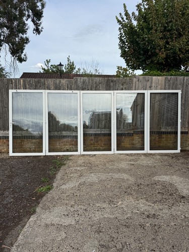 White aluminium bifolding - white,