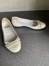 Bertie Vintage Off White Flat