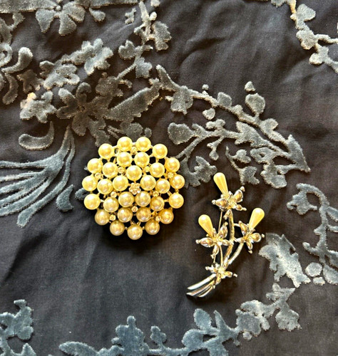 Vintage faux pearl brooches - 2,