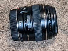 Canon EF 85mm f/1.8 USM Lens. 