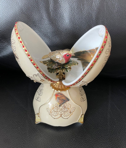 Ceramics egg with robin - egg,