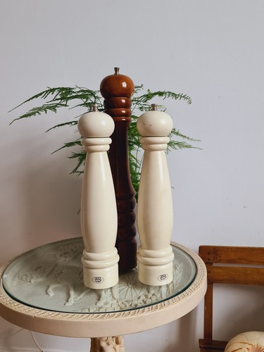 Vintage wooden pepper - pepper/, salt/
