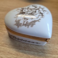 ESTEE' LAUDER PRIVATE COLLECTION PORCELAIN HEART KEEPSAKE Hinge TRINKET BOX RARE