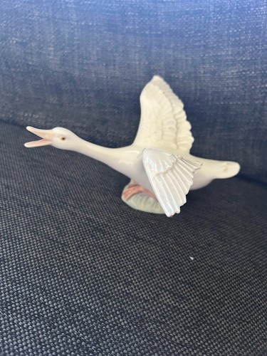 Vintage lladro goose taking - goose,