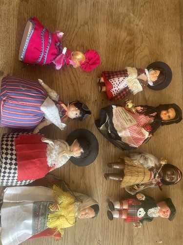 Vintage dolls house - house, figures(7)