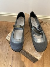 Naot Kirei Women’s Suede