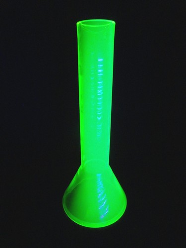 Uranium glass vaseline - uv,