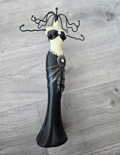 Black white metal ornamental - &,