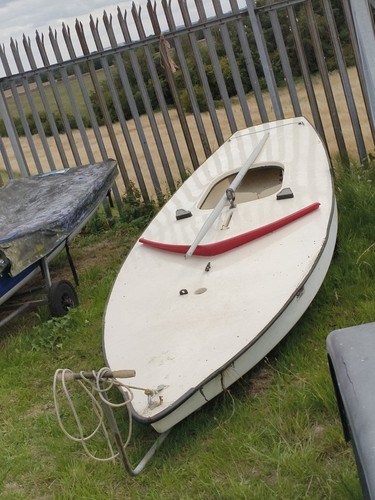 Sunfish dinghy - (needs, work)