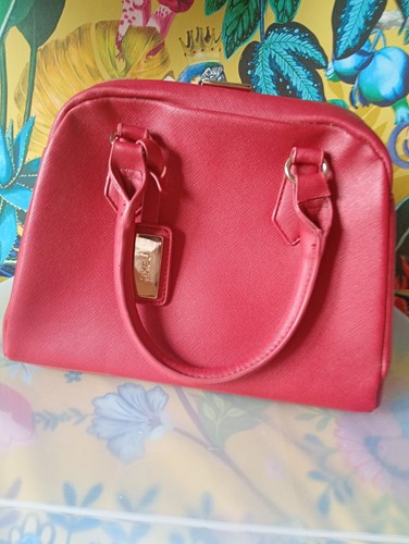 Next red hand - next, bag