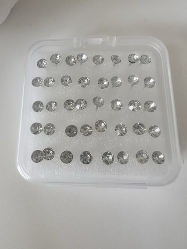 Pcs diamond earrings - 40,