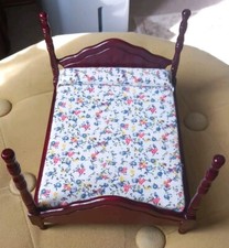 1/12 DollHouse Mahogany Four Poster Double Bed with Floral Bedding