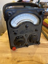 Vintage Universal Avo Meter Model 8 Mk3 2500V (AC & DC) has battery top plate