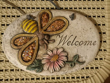 Shudehill Giftware Wooden 'Welcome.' Standalone Plaque Bee and Flower Hanging