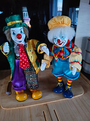 Clown figures lot plastic - 2,