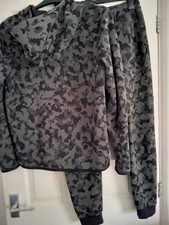 Nike Boys Youth mens Blk Camo  Track Suit S  M