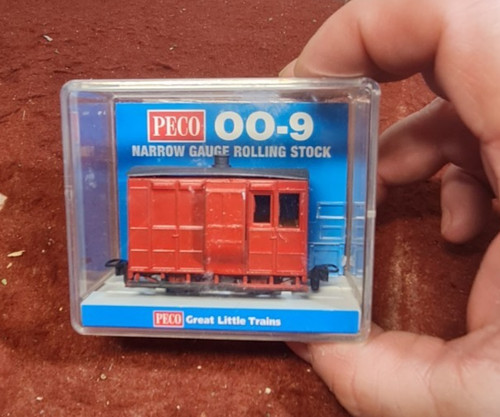 Peco narrow gauge rolling - 00-9,
