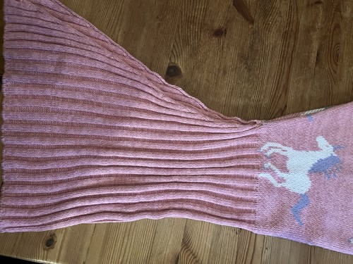 Gorgeous cosy mermaid blanket - cosy,