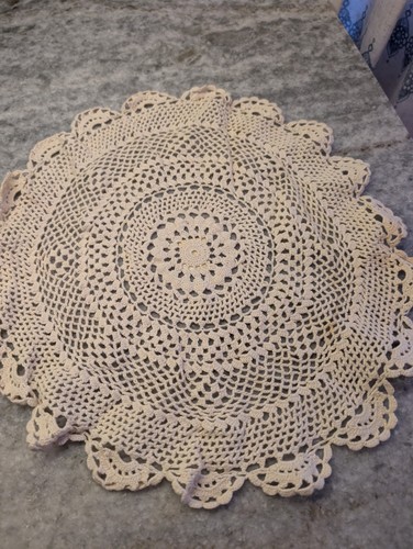 Vintage ecru scalloped doily - ecru,