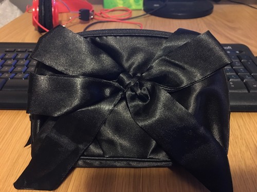 Black satin zipper closure bow - black,