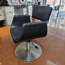  Hairdressing Chairs   