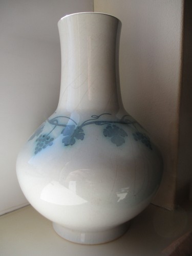 Ruskin vase high - vase, ivory