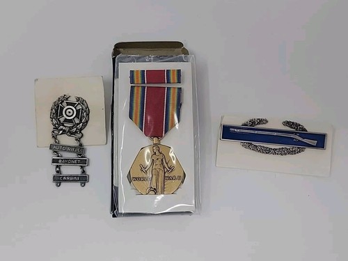 World war pins crest - world,