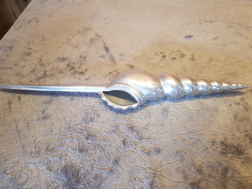 Silver coloured metal - coloured,