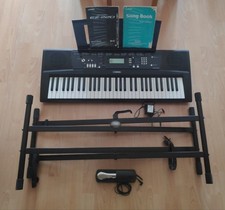 Yamaha EZ-220 Digital Keyboard
